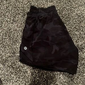 Lululemon Hotty Hot Short Lined 4” Shorts